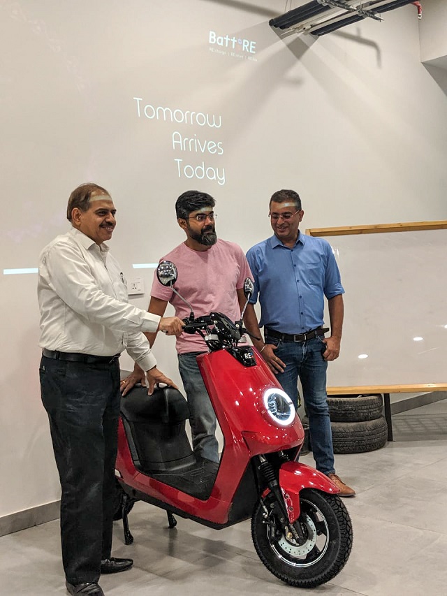BattRE launches E-Scooter. Left to right- Gajendra Chandel(Ex President Tata Motors), Karthik Chandrasekhar(Founder&CEO, Sangam Ventures) and Nishchal Chaudhary (Founder&CEO, BattRE)